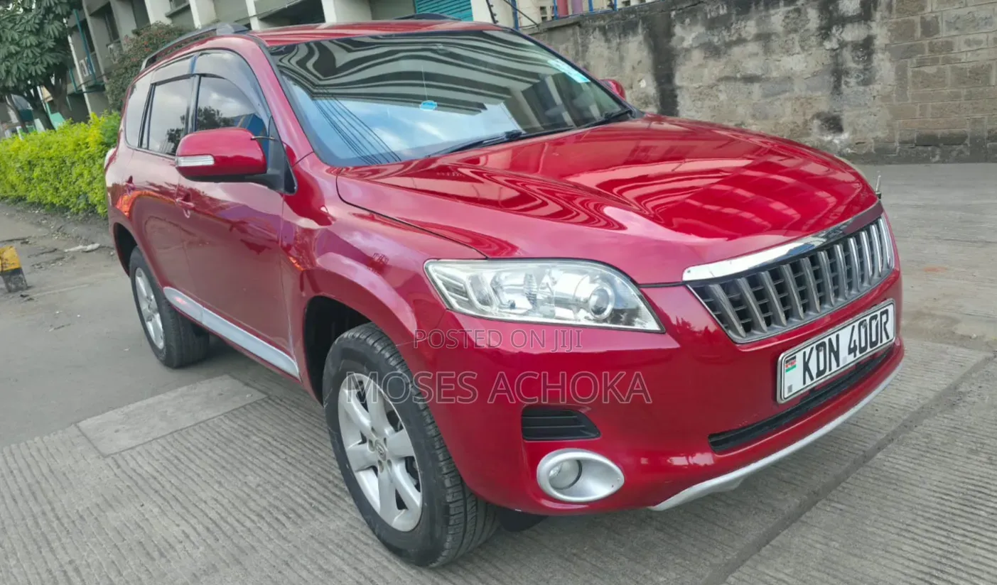 Toyota Vanguard 2013 Red