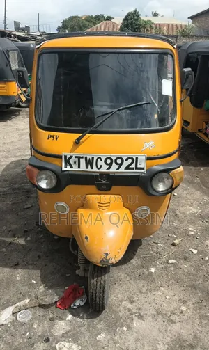 Piaggio 2021 Yellow