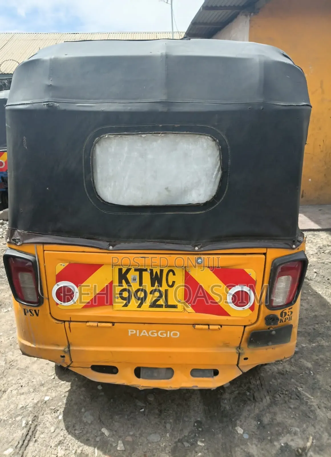 Piaggio 2021 Yellow