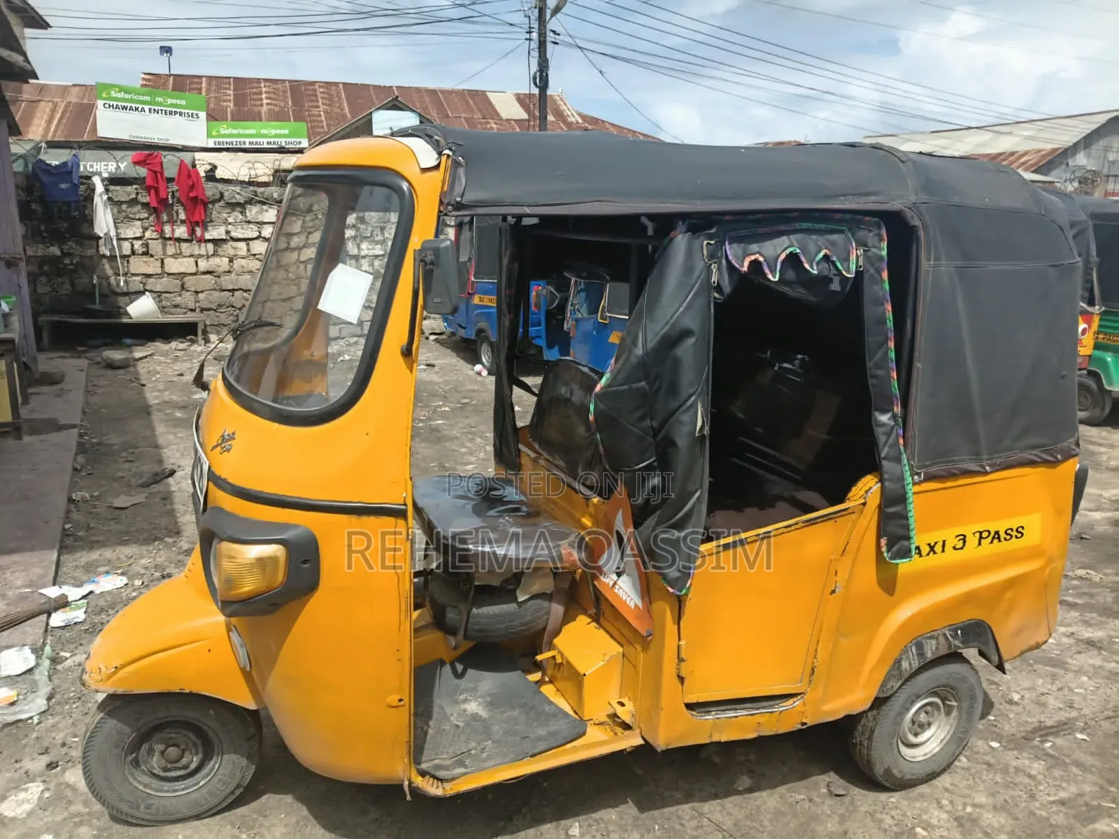 Piaggio 2021 Yellow