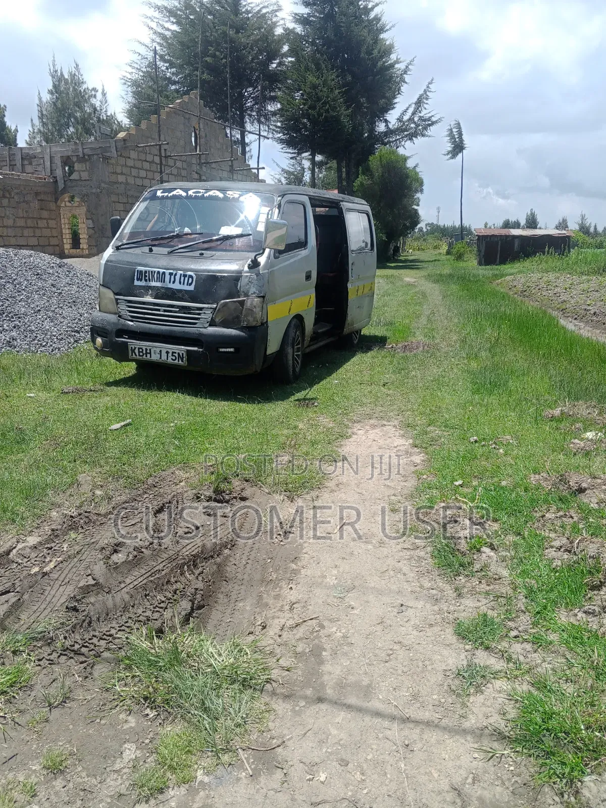 Nissan Caravan (Urvan) 2003 Silver