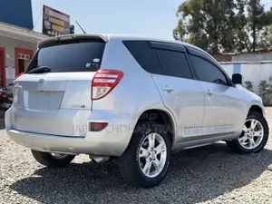 Toyota RAV4 2010 Silver