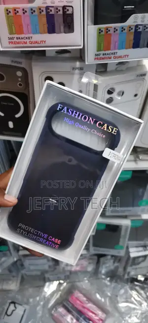 iPhone 17 Pro Max Large Triple-Lens Arrangement Case