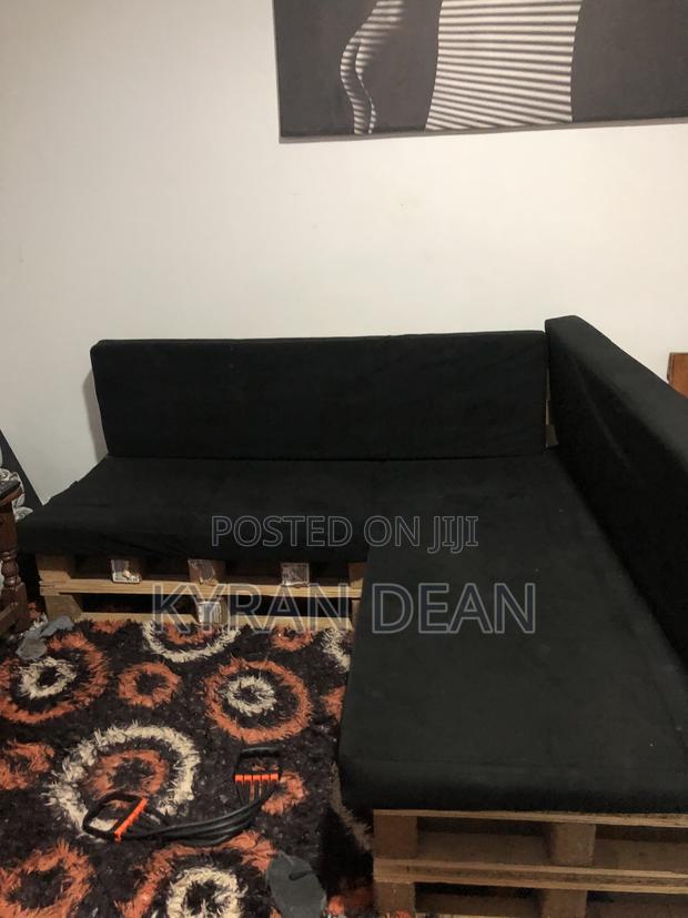 Sturdy Handmade L-Shaped Pallet Wooden Sectional Sofawithblackcushions