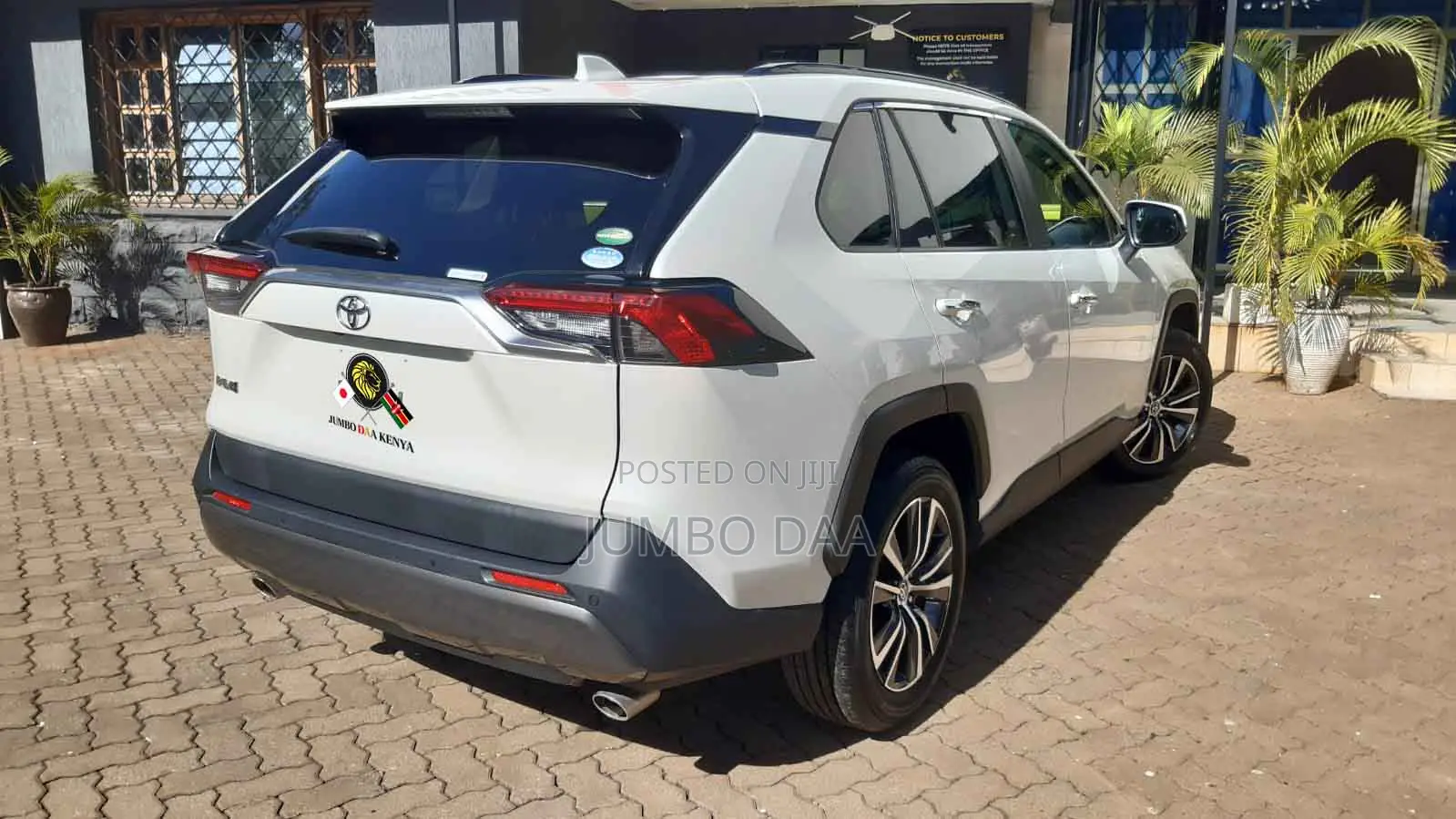 Toyota RAV4 XLE Premium AWD 2019 White