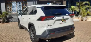 Toyota RAV4 XLE Premium AWD 2019 White