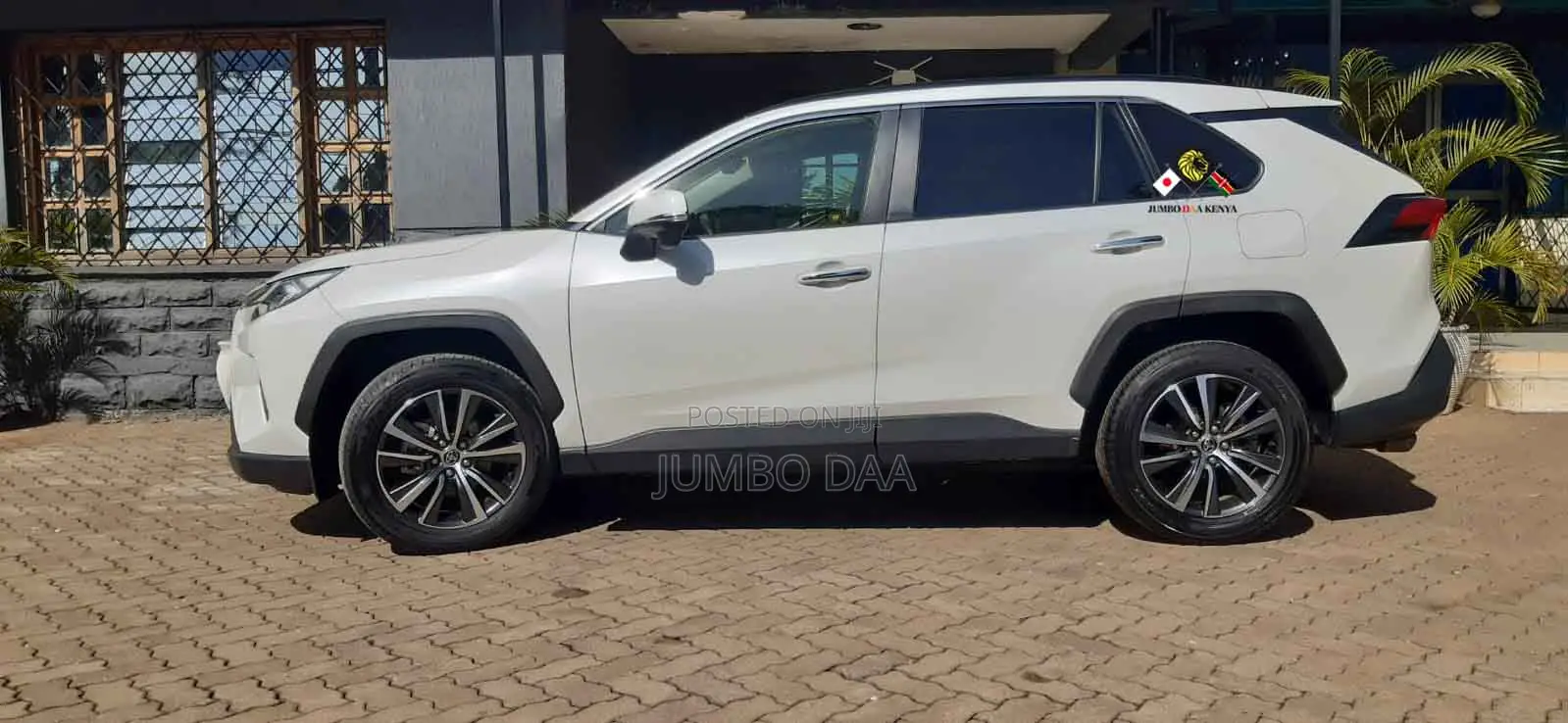 Toyota RAV4 XLE Premium AWD 2019 White