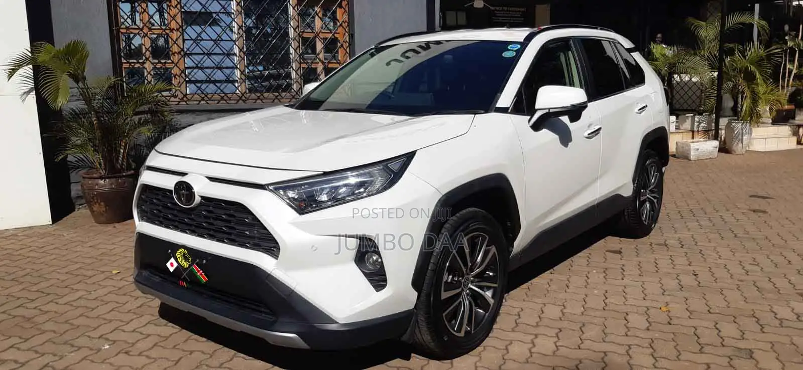 Toyota RAV4 XLE Premium AWD 2019 White