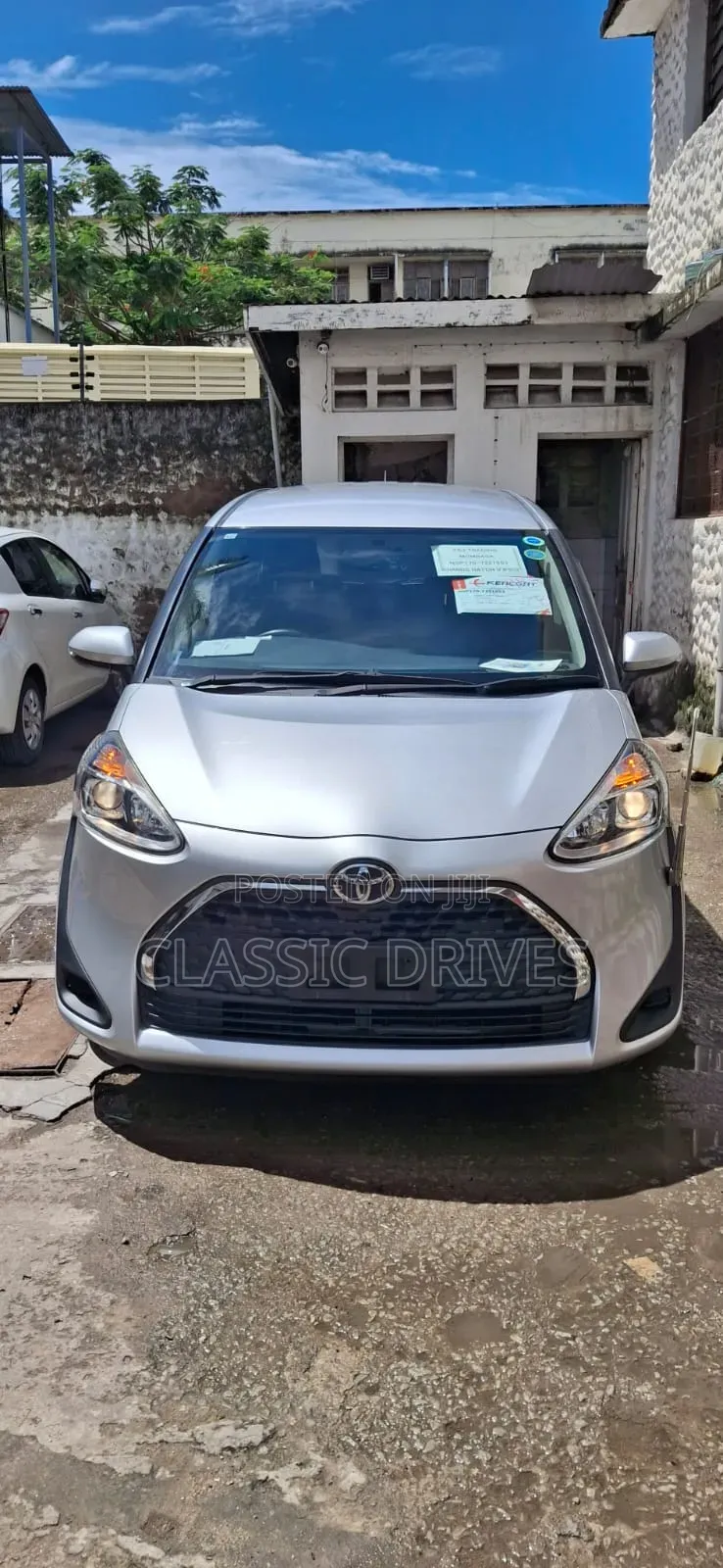 Toyota Sienta 2019 Silver