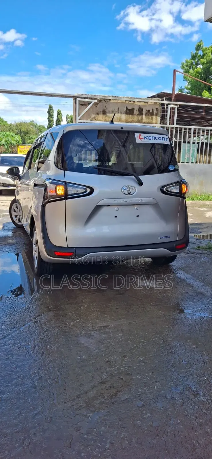 Toyota Sienta 2019 Silver