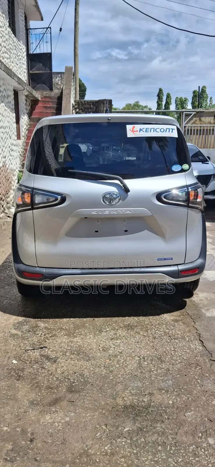 Toyota Sienta 2019 Silver