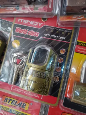 Medium Mindy Padlock