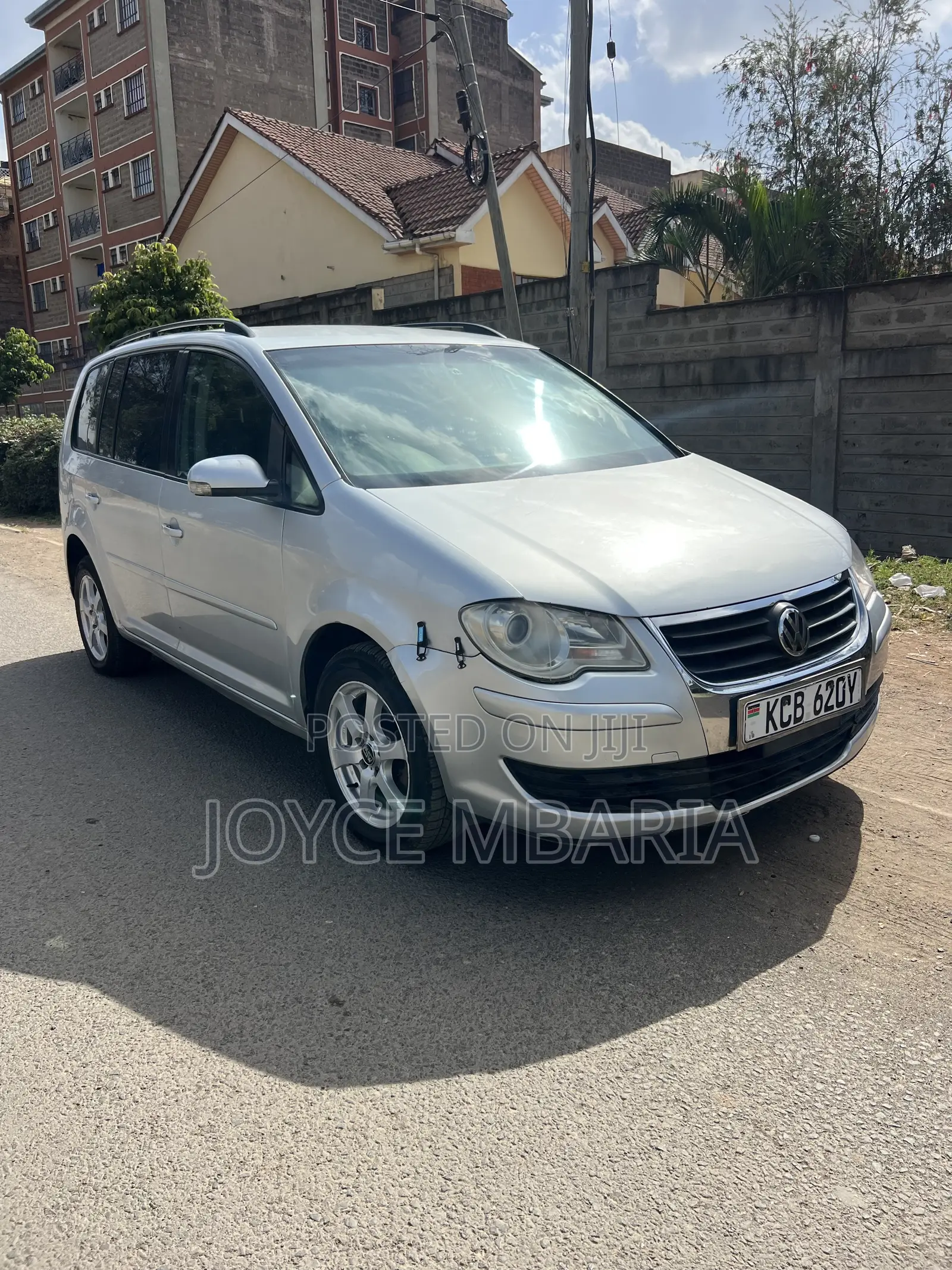 Volkswagen Touran 2010 Silver