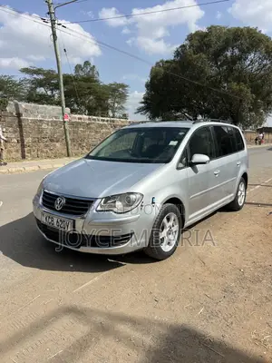 Volkswagen Touran 2010 Silver