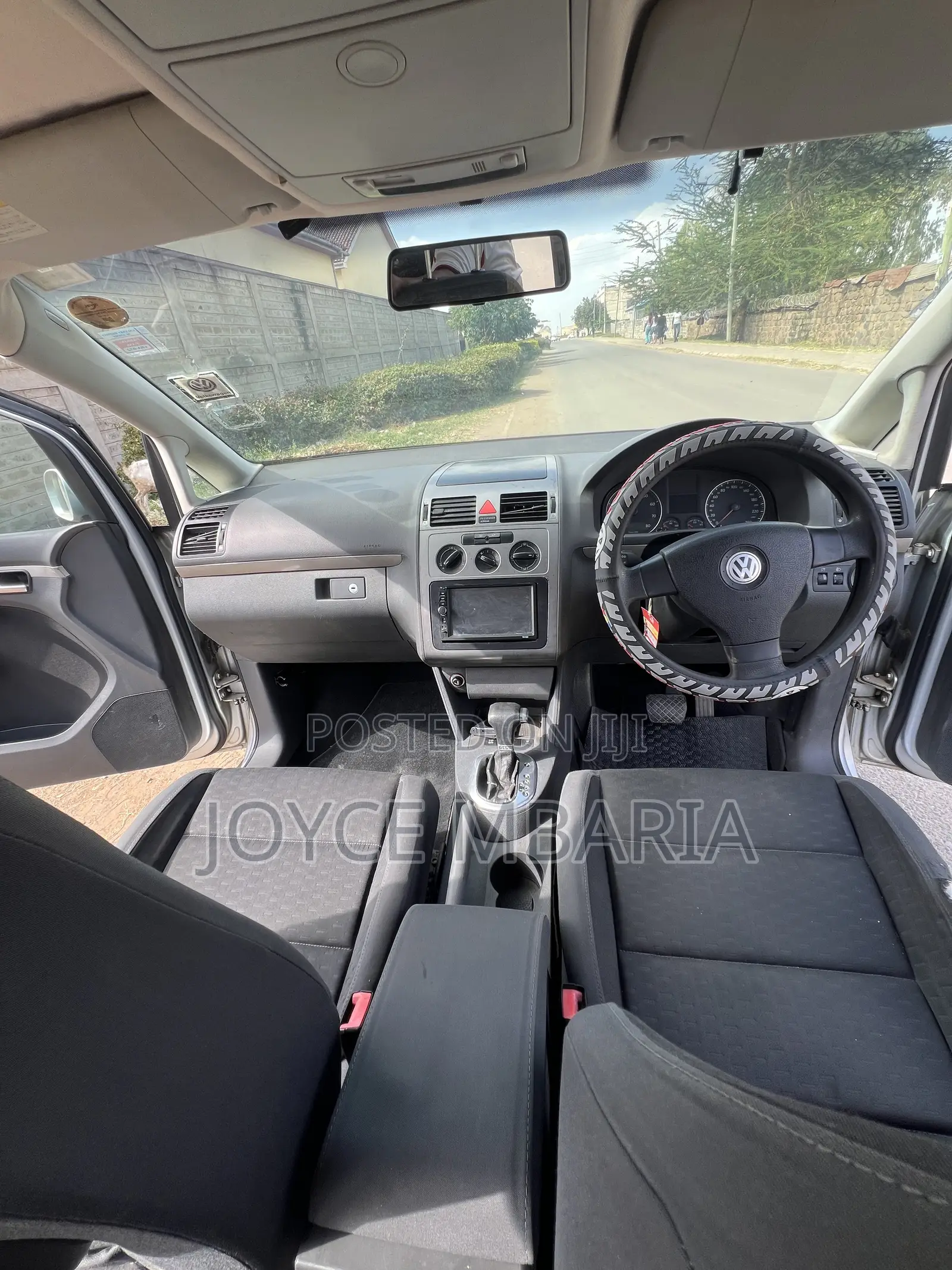 Volkswagen Touran 2010 Silver