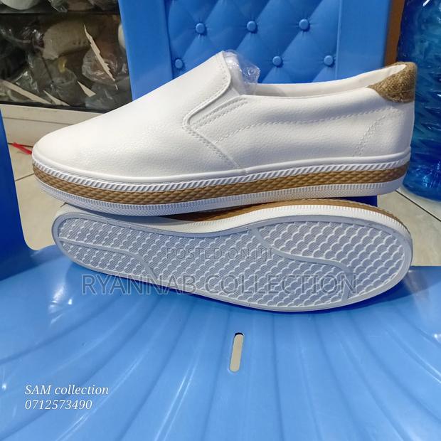 Wipe and Go Ladies Rubber Shoes - thumbnail 2
