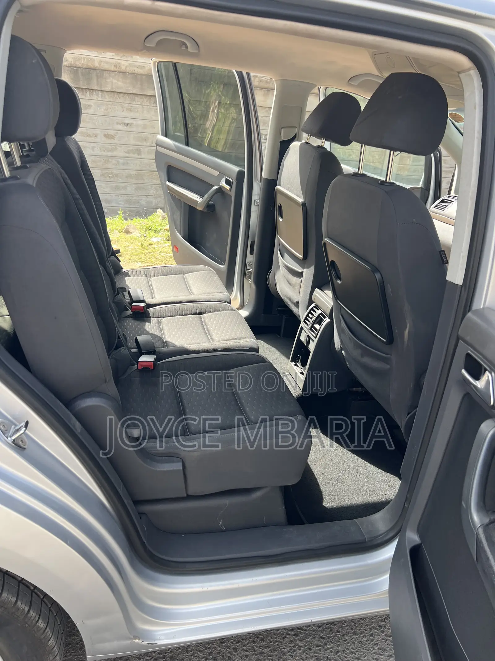 Volkswagen Touran 2010 Silver