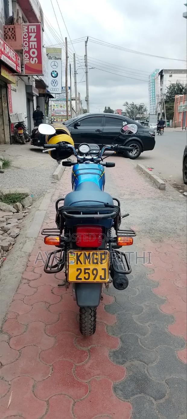 Honda CB 2025 Blue