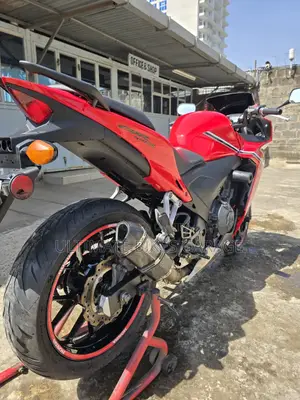 Honda CBR 2012 Red