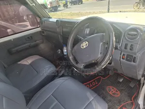 Toyota Land Cruiser 2012 White