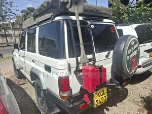 Toyota Land Cruiser 2012 White