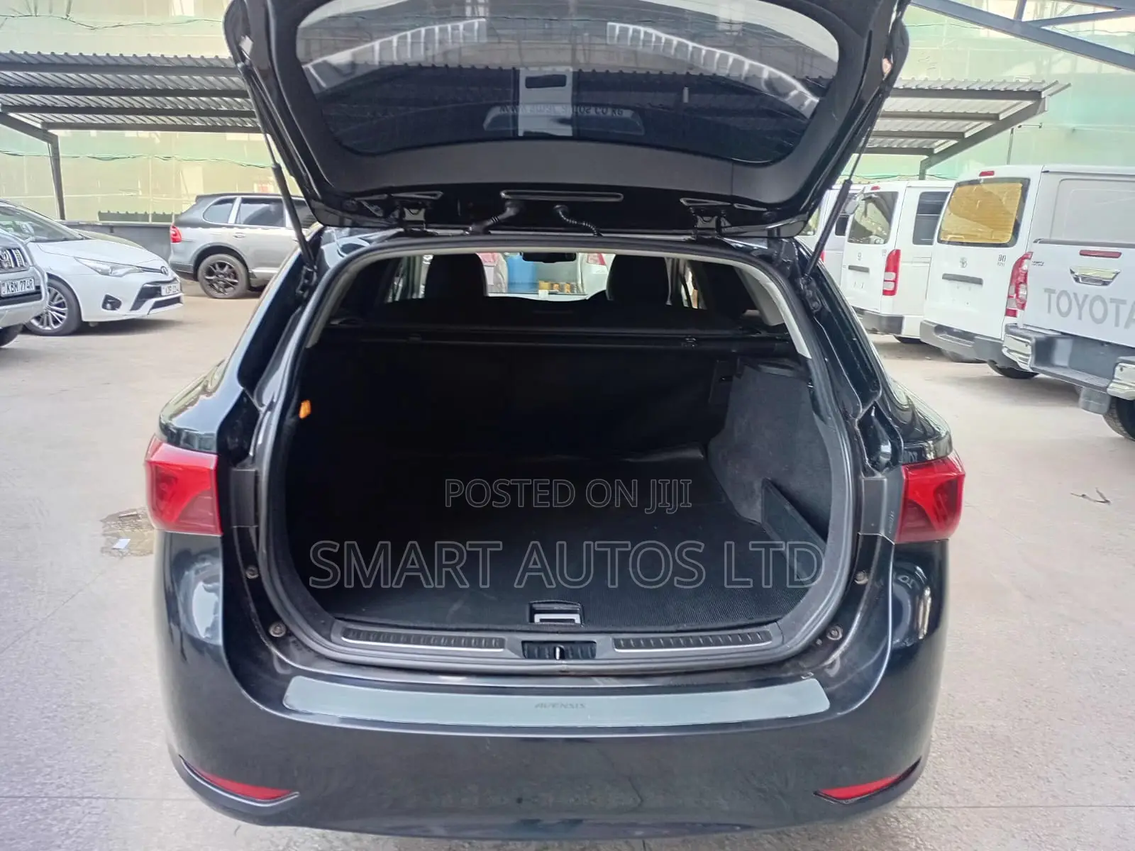 Toyota Avensis 2018 Black