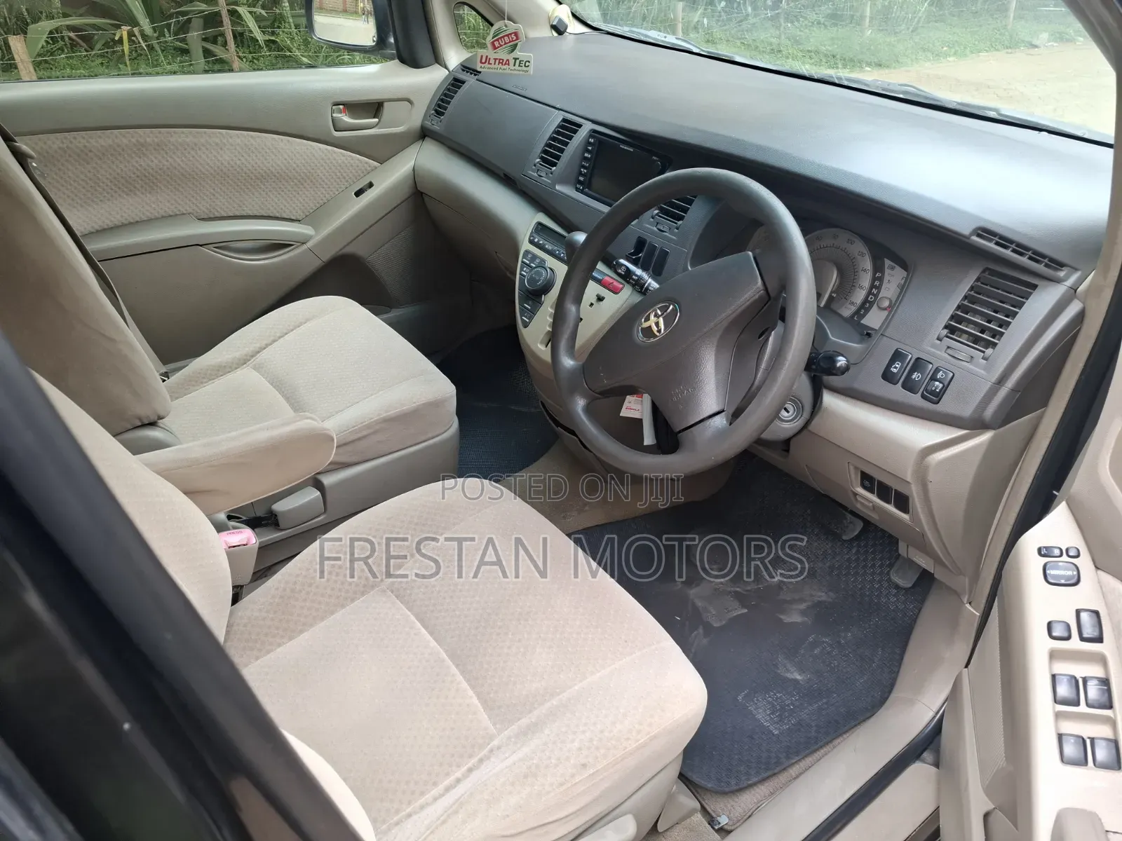 Toyota ISIS 2008 Black