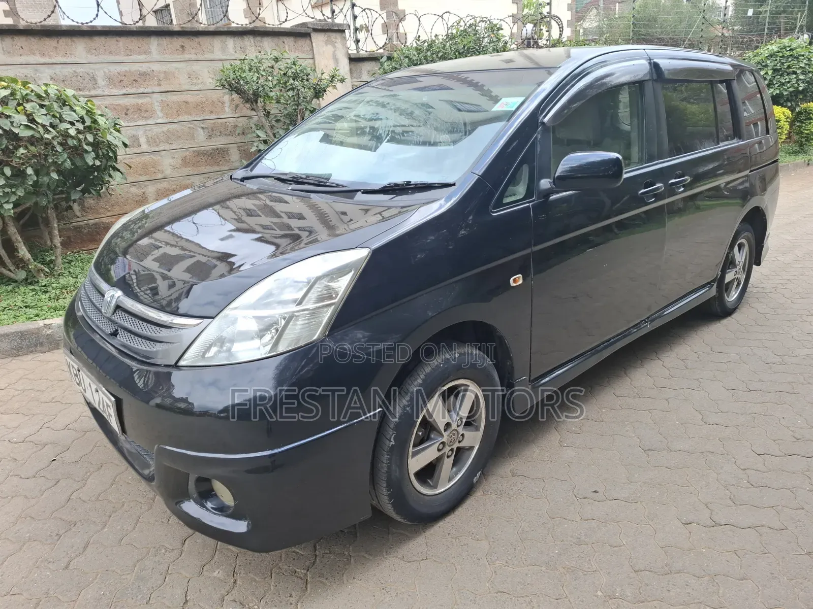 Toyota ISIS 2008 Black