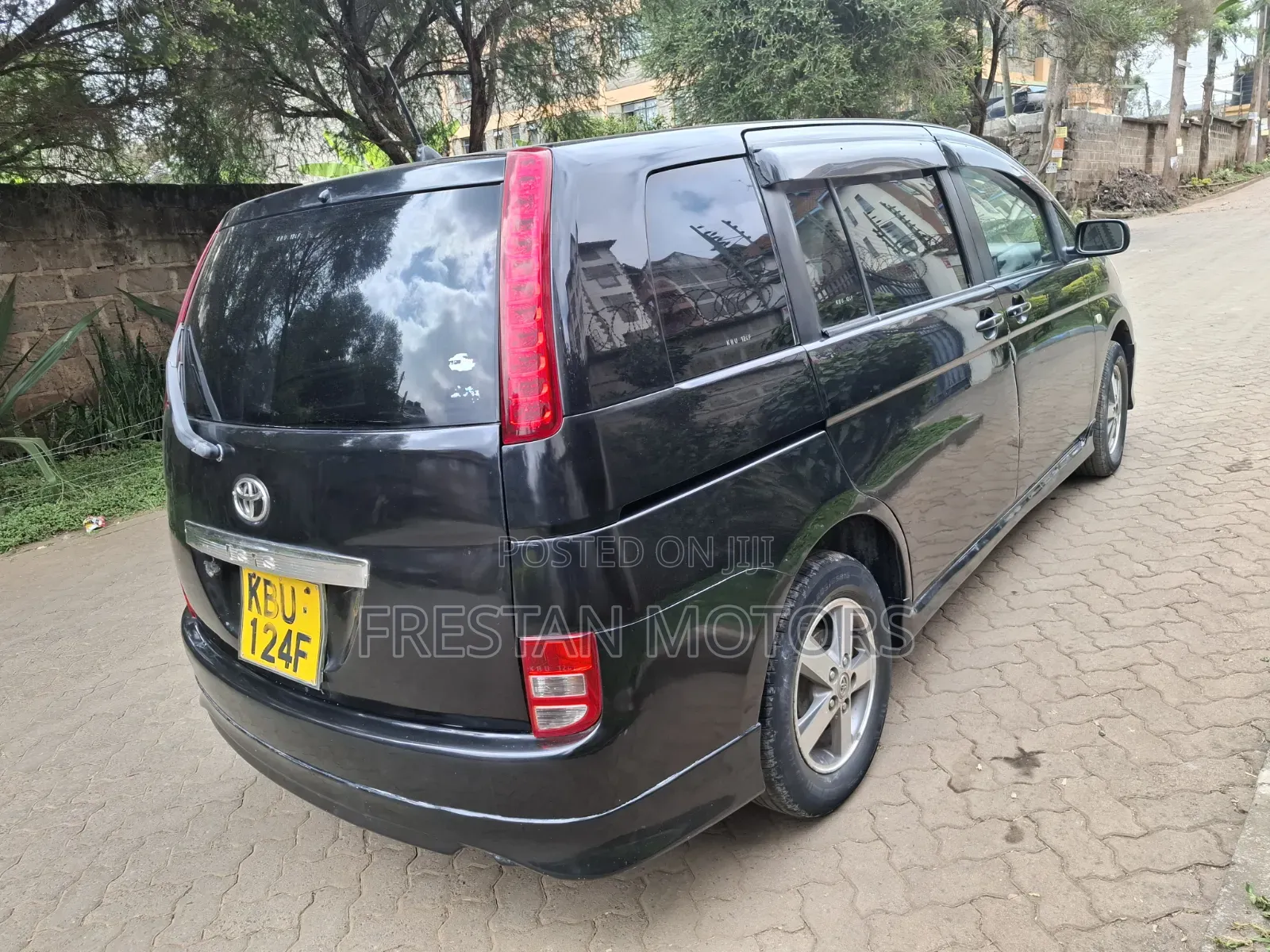 Toyota ISIS 2008 Black
