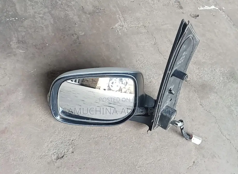 Side Mirror Toyota Isis With Indicator