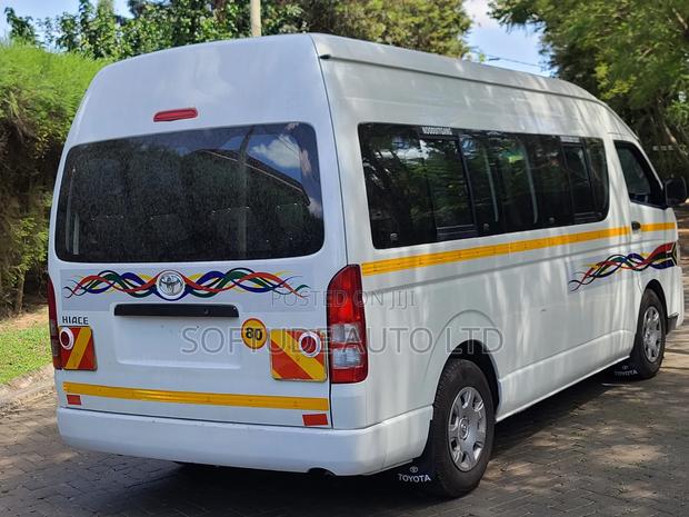 Toyota HiAce 2021 White - thumbnail 12