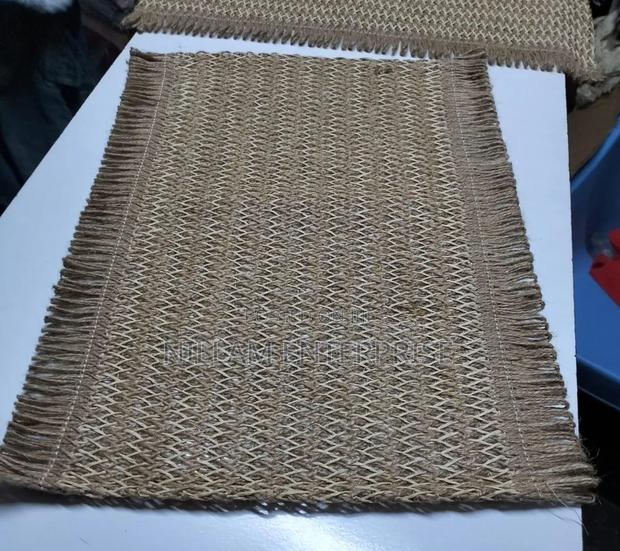 High Quality Woven Table/Place Mats. - thumbnail 4