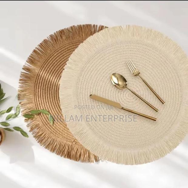 High Quality Woven Place Mats - thumbnail 3