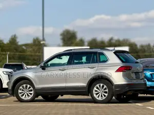 Volkswagen Tiguan 2019 Silver