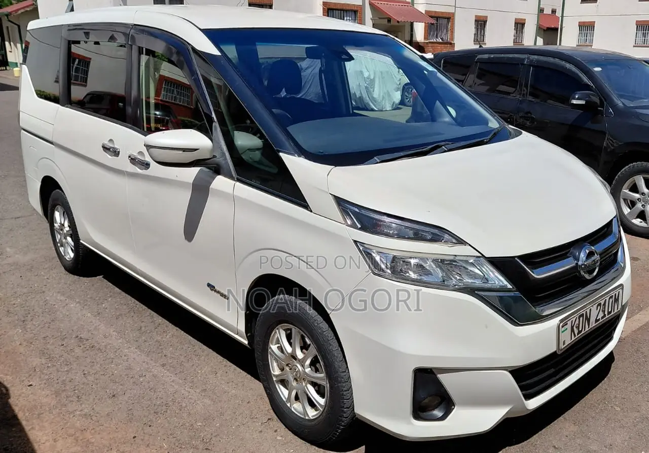 Nissan Serena 2017 Off white