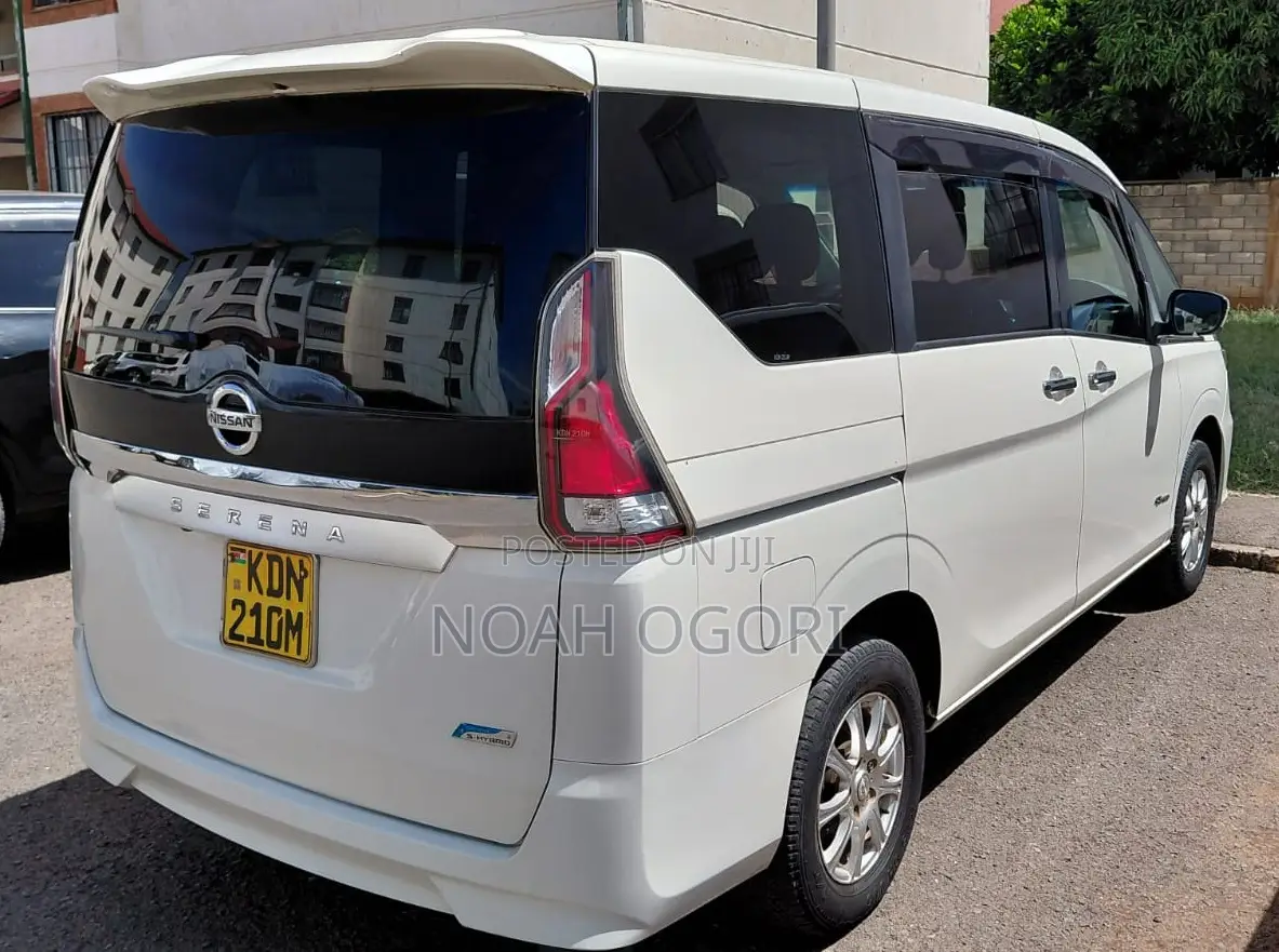 Nissan Serena 2017 Off white