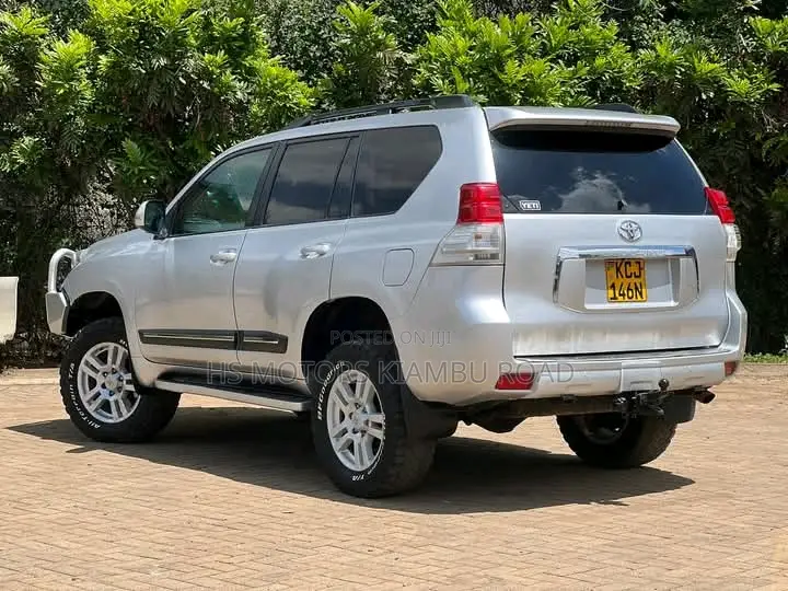 Toyota Land Cruiser Prado 3.0 TD 2010 Silver