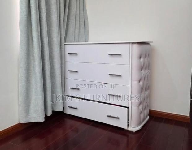 Modern Chest of Drawers