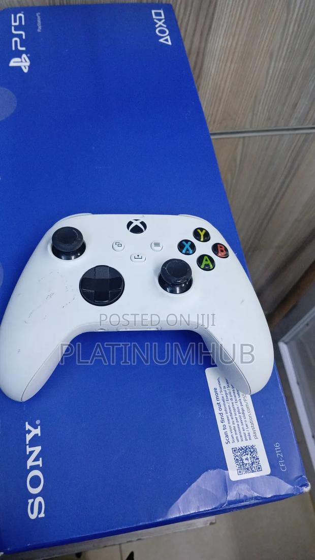 Series X/S White Preowned Gamepad - main view