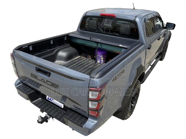 Isuzu D-Max Manual Roller Shutter Cover Tonneau - thumbnail 4