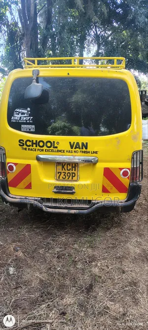 Nissan Caravan (Urvan) 2009 Yellow