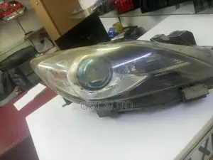 Mazda Axela 2009-2012 Xenon Headlights