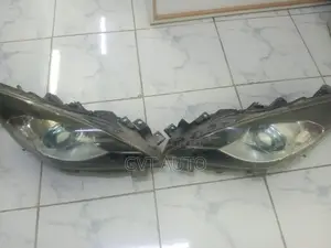 Mazda Axela 2009-2012 Xenon Headlights
