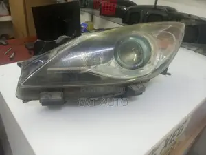 Mazda Axela 2009-2012 Xenon Headlights