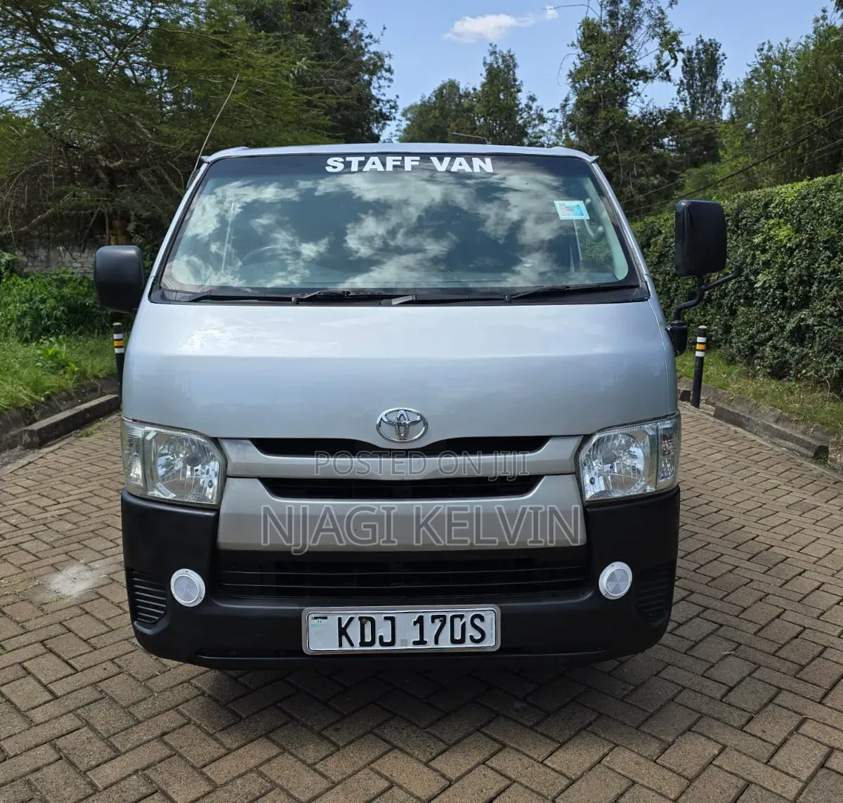 Toyota HiAce 2015 Silver