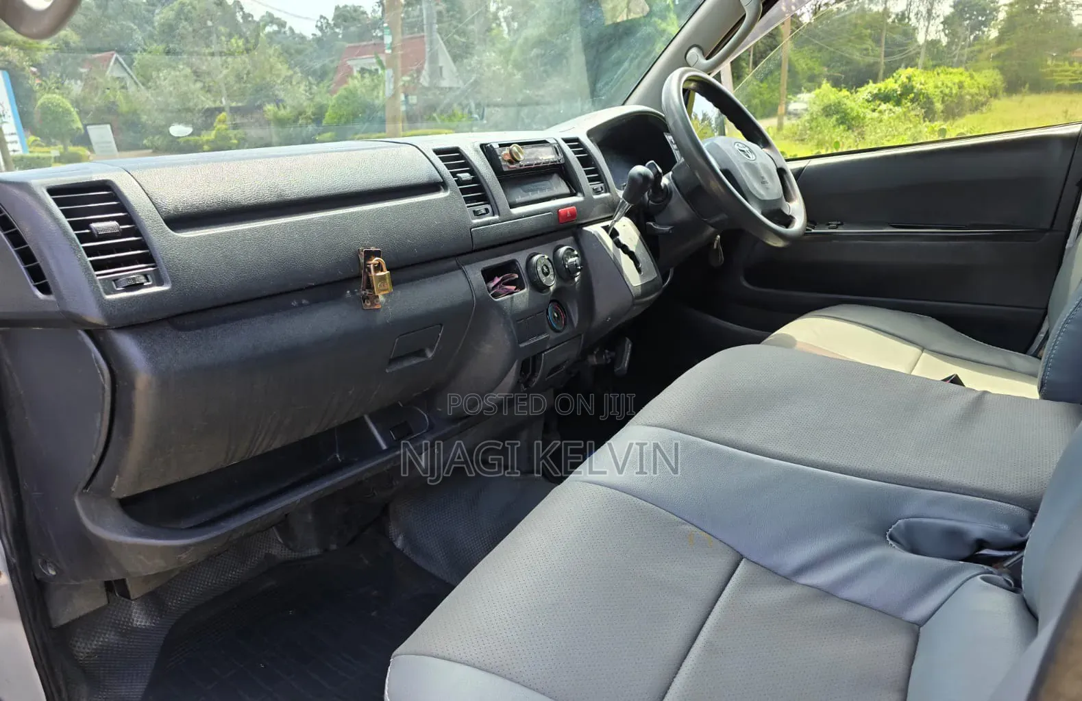 Toyota HiAce 2015 Silver