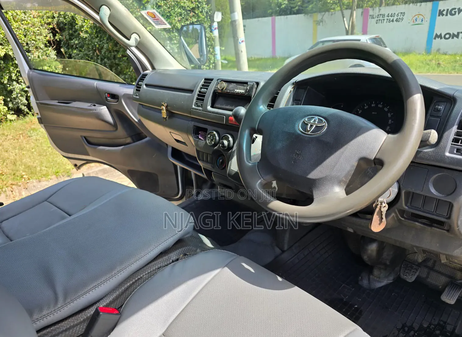Toyota HiAce 2015 Silver