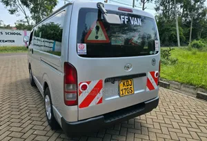 Toyota HiAce 2015 Silver