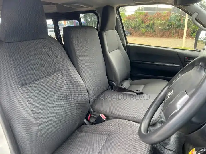 Toyota Grand HiAce 2020 White