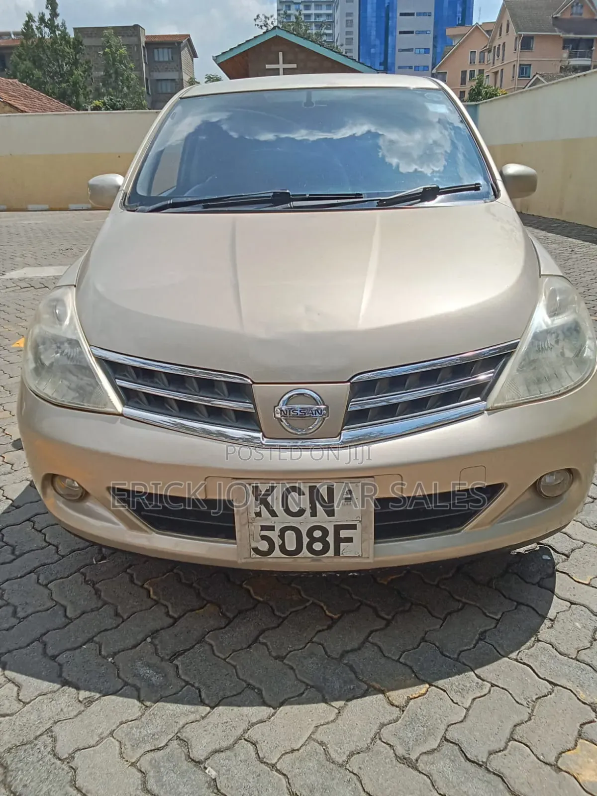 Nissan Tiida 2010 Gold